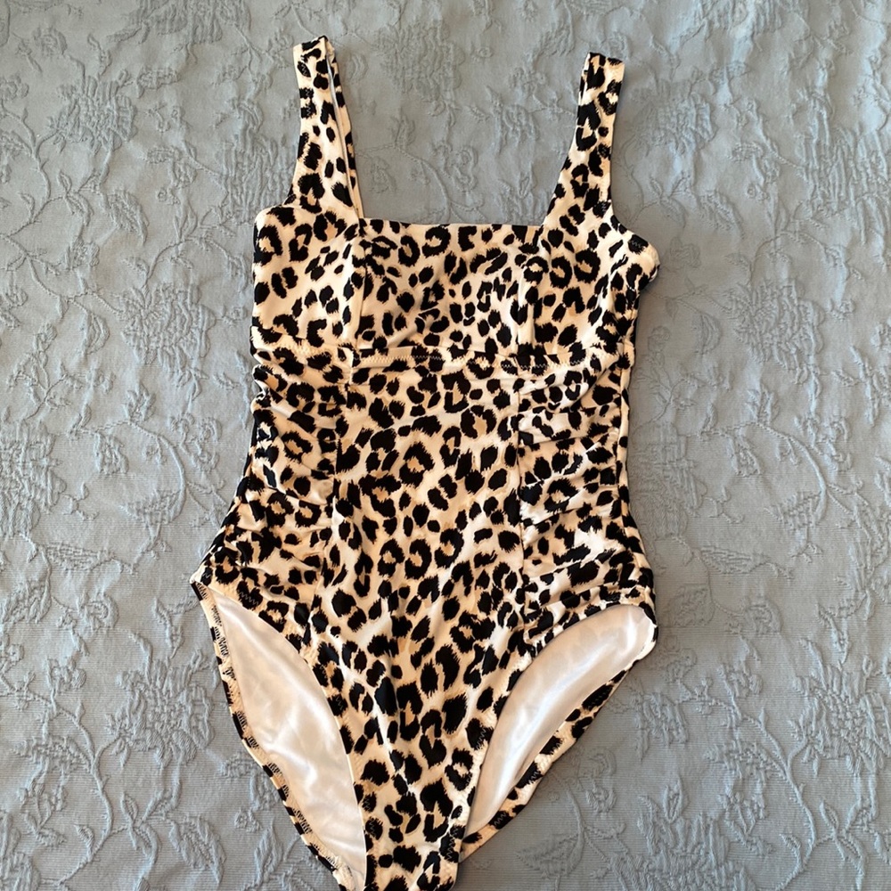Old Navy Women’s one piece swimsuit animal print size XS